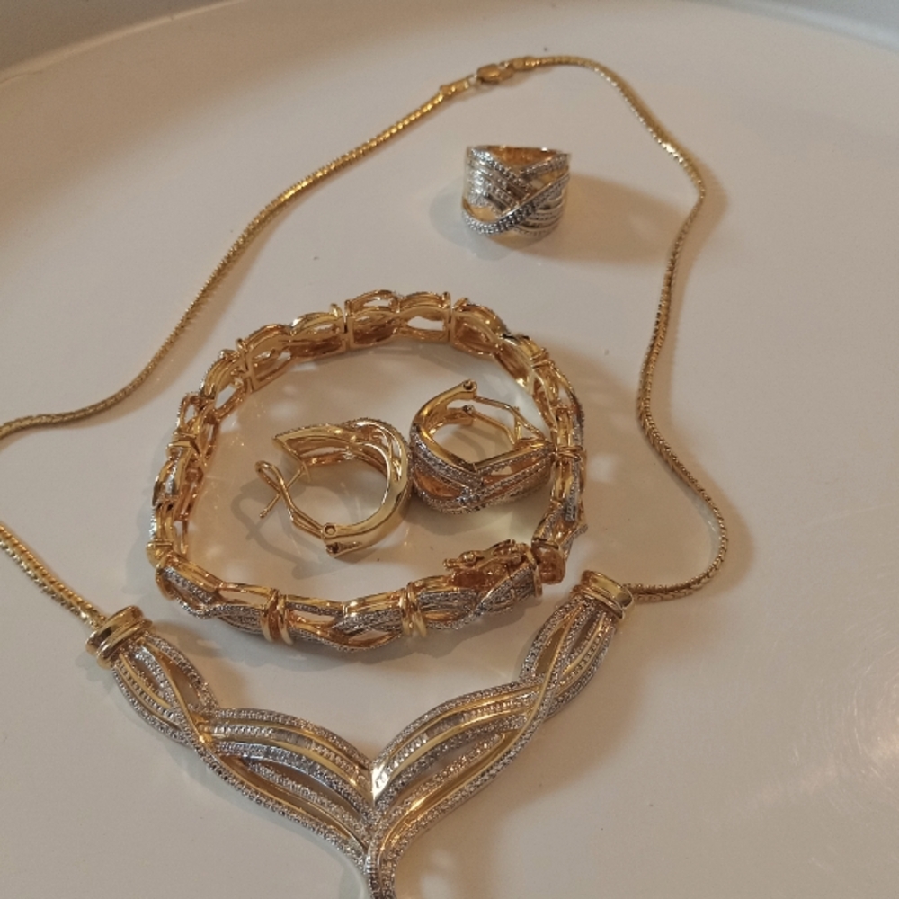 BR KRN Brand Womens Gold Plated Jewelry Set with box. FF245